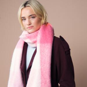 Fluffy check scarf Miniaturansicht